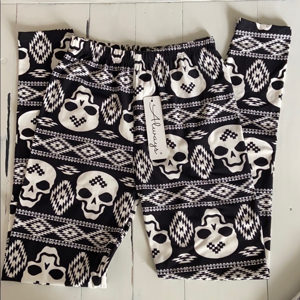 Black legging with skull print